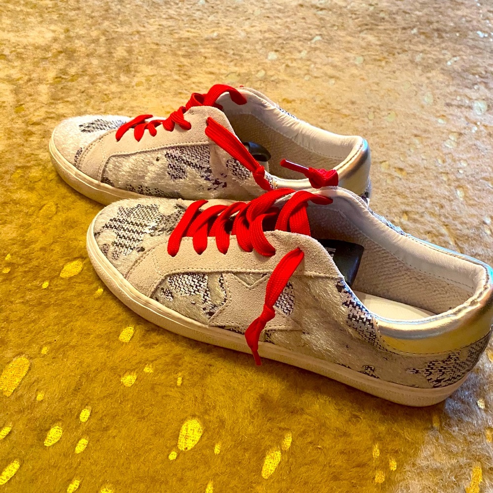 Steve Madden Star Sneakers Size 8